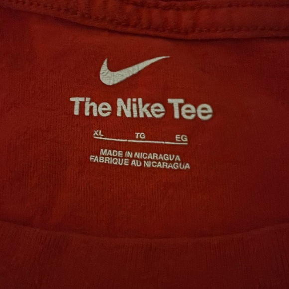 Nike shirts and one jordan - Picture 7 of 11